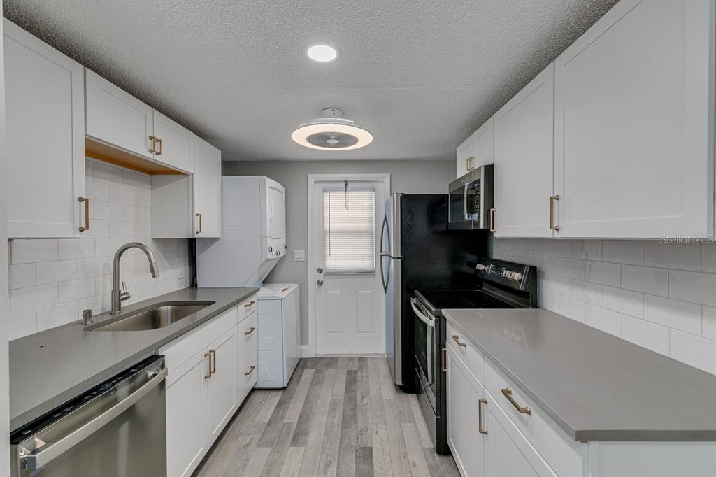 13496 West Rena Drive Largo, FL 33771 - Photo 14 of 40