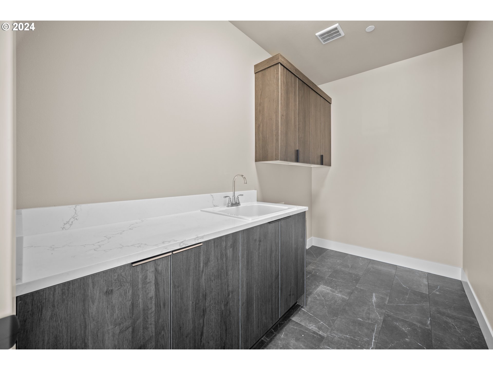 2295 North R Street Washougal, WA 98671 - Photo 27 of 30 Laundry