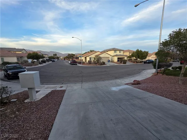 $2,000 | 909 East Malibu Sands Avenue, North Las Vegas, NV 89086