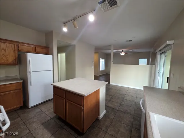 $2,000 | 909 East Malibu Sands Avenue, North Las Vegas, NV 89086