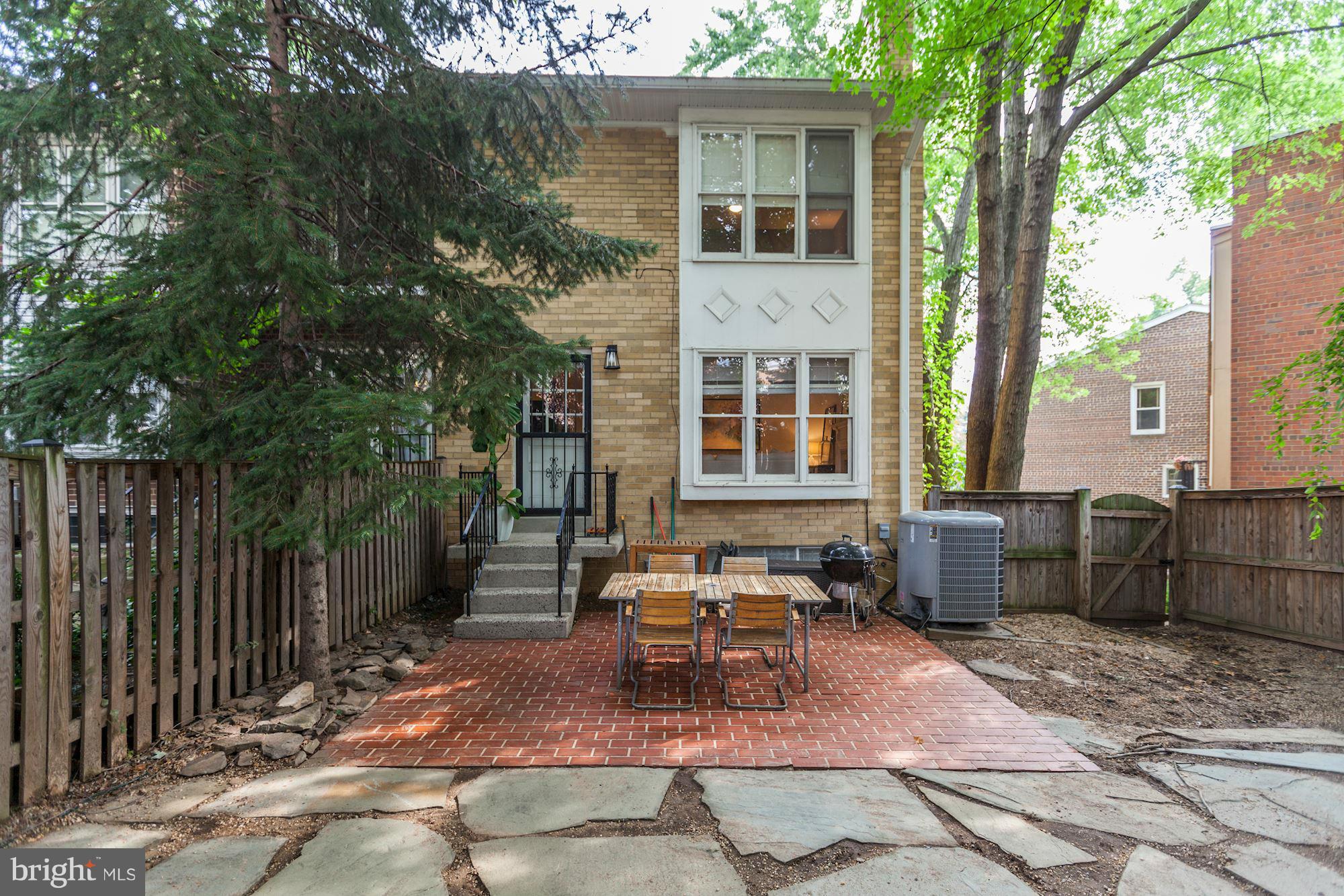 2112 Military Road Arlington, VA 22207 - Photo 24 of 30 Private Fenced - Brick