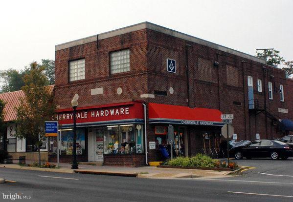 2112 Military Road Arlington, VA 22207 - Photo 28 of 30 Community - Cherrydale Hardware