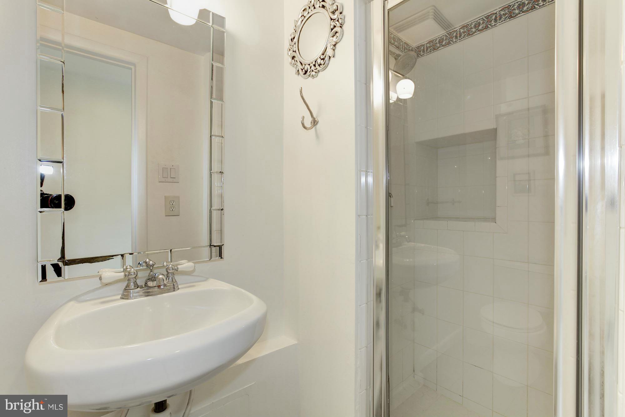2112 Military Road Arlington, VA 22207 - Photo 6 of 30 Bath - Main Level