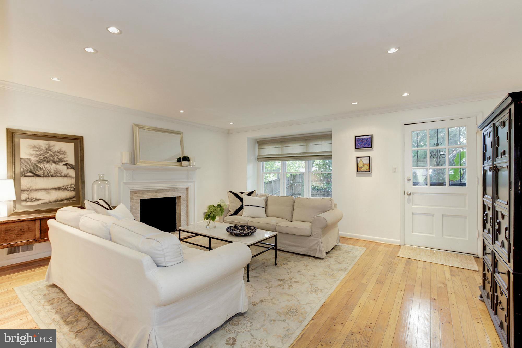 2112 Military Road Arlington, VA 22207 - Photo 7 of 30 Living Room