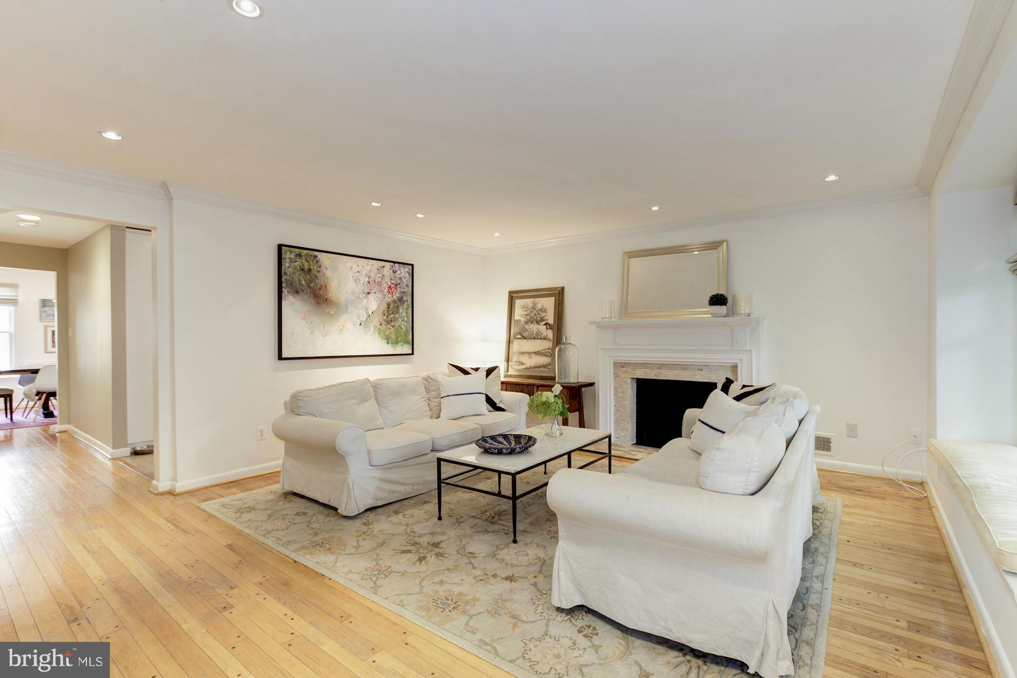 2112 Military Road Arlington, VA 22207 - Photo 8 of 30 Living Room