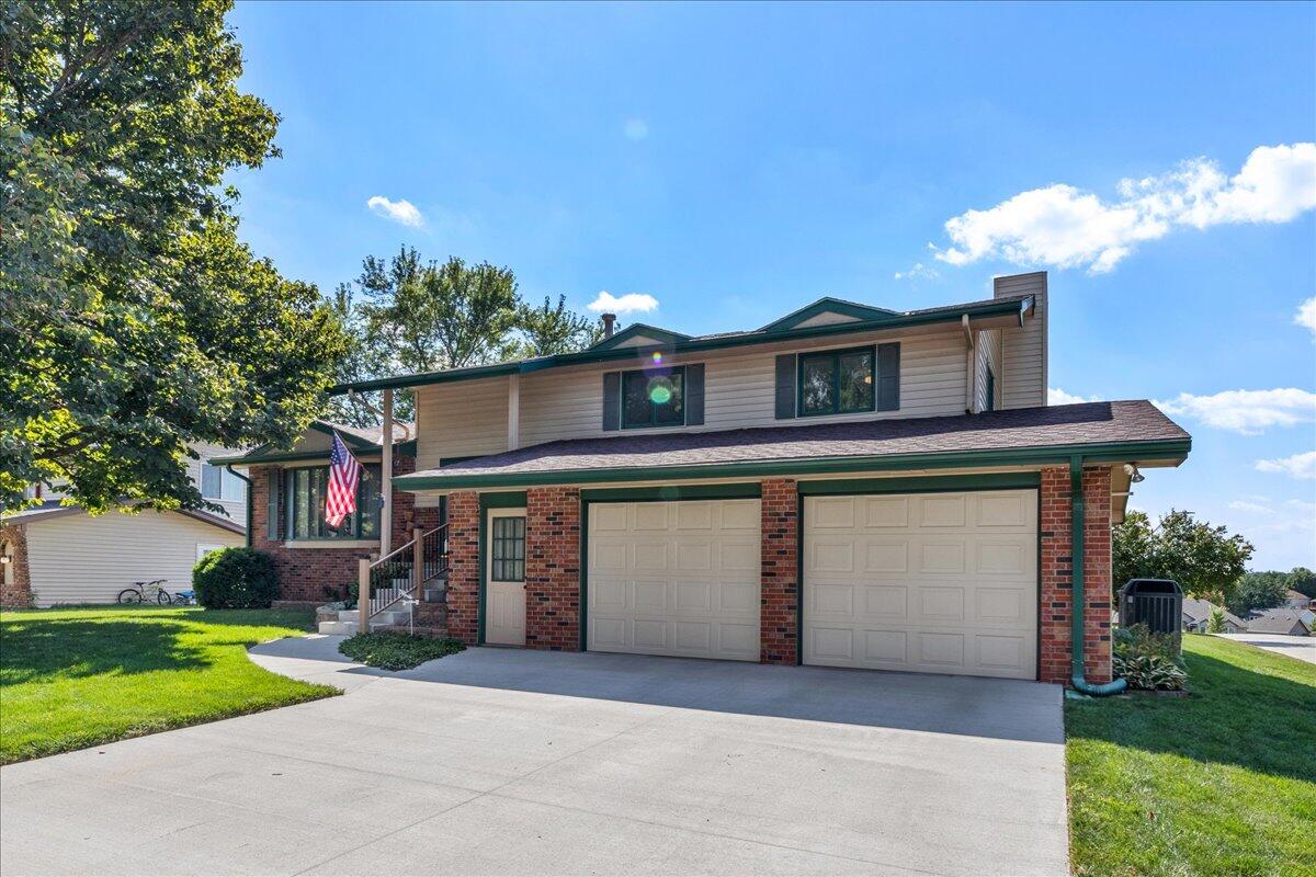 320 Wildwood Road Council Bluffs, IA 51503 - Photo 3 of 44 Gallery Image 3