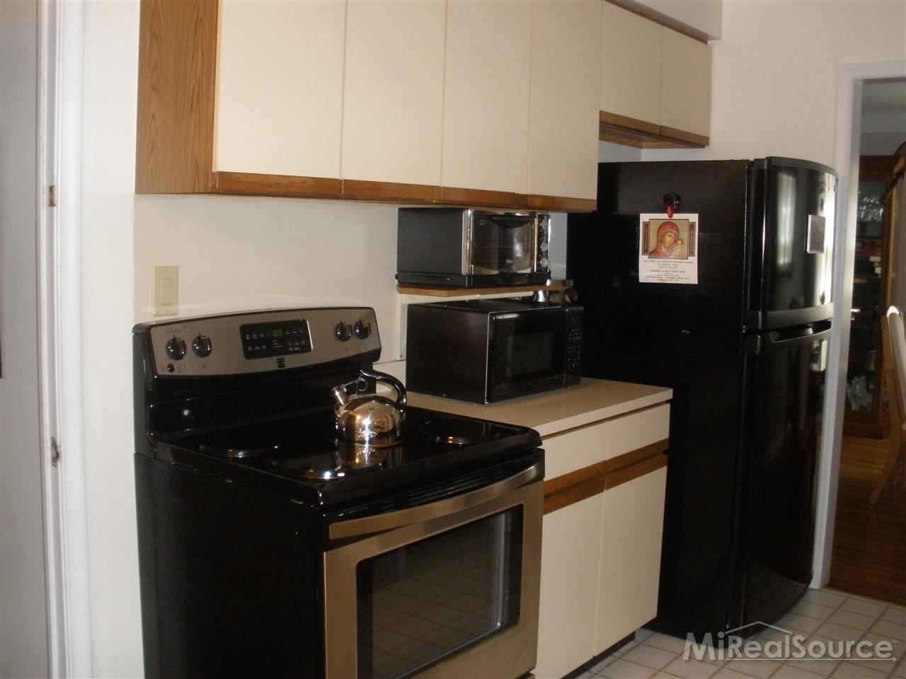 855-57 Harcourt Road Grosse Pointe, MI 48230 - Photo 13 of 30 31189553-12.JPG