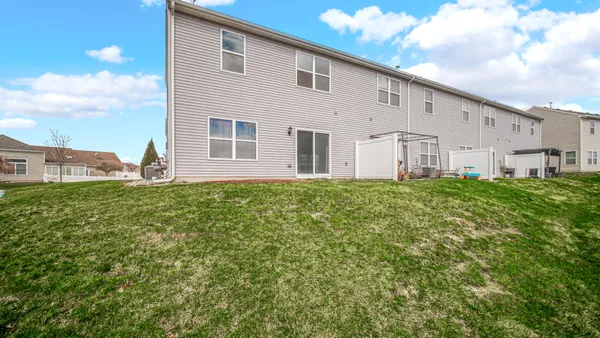 a house view with backyard space
