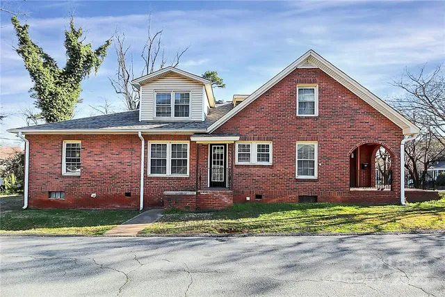 $2,795 | 1418 Kenilworth Avenue, Charlotte, NC 28203