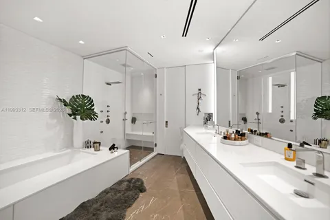 $20,950,000 | 100 South Pointe Drive, Unit 1106/07, Miami Beach, FL 33139