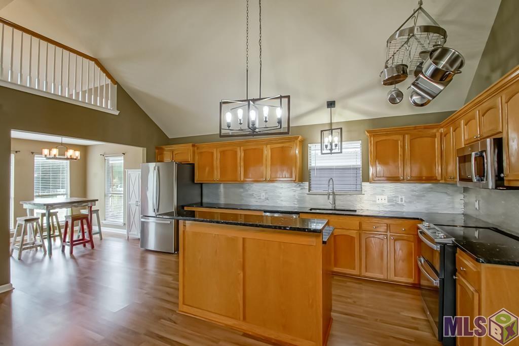 20878 Diversion Canal Road, Unit 1 St. Amant, LA 70774 - Photo 3 of 34 Cozy Kitchen