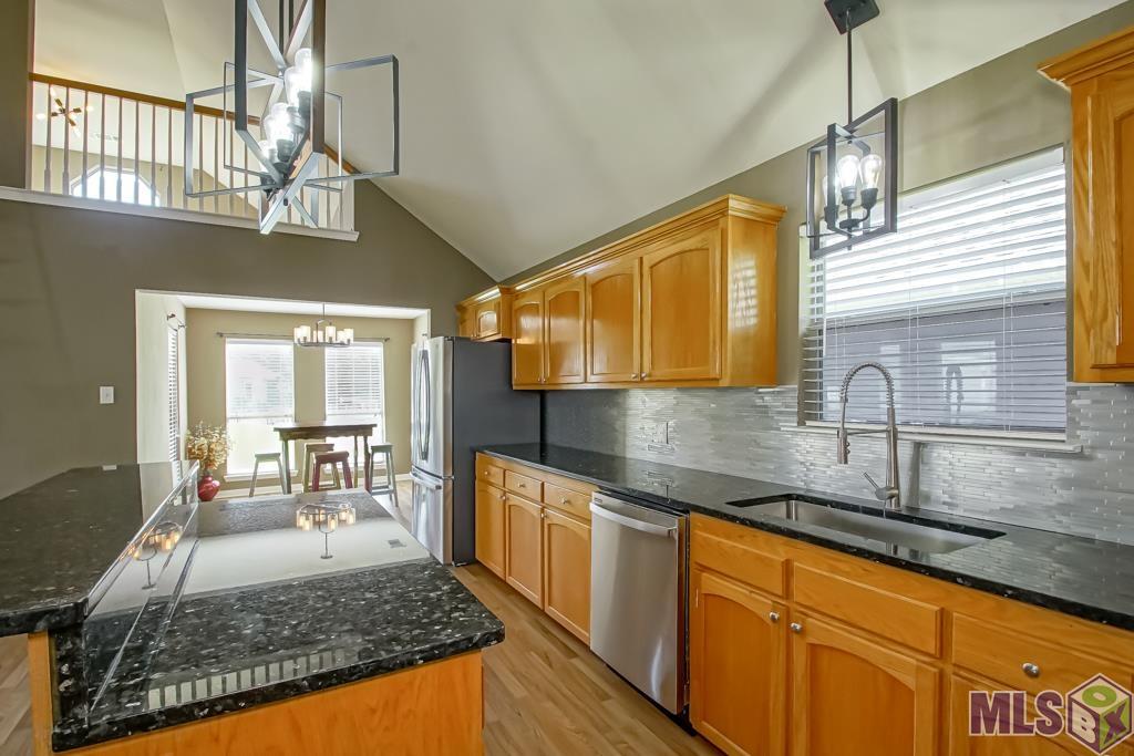 20878 Diversion Canal Road, Unit 1 St. Amant, LA 70774 - Photo 6 of 34 Eat In Kitchen