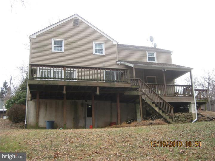 665 Pinetree Road Abington, PA 19046 - Photo 2 of 6 Exterior Back