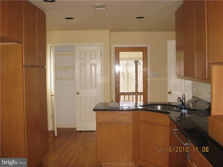 665 Pinetree Road Abington, PA 19046 - Photo 5 of 6 Kitchen