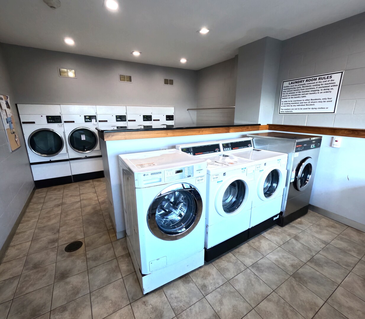 6325 North Sheridan Road, Unit 2003 Chicago, IL 60660 - Photo 11 of 17 a utility room with stainless steel appliances washer and dryer
