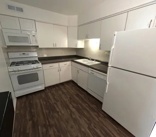 $2,695 | 6325 North Sheridan Road, Unit 2003, Chicago, IL 60660