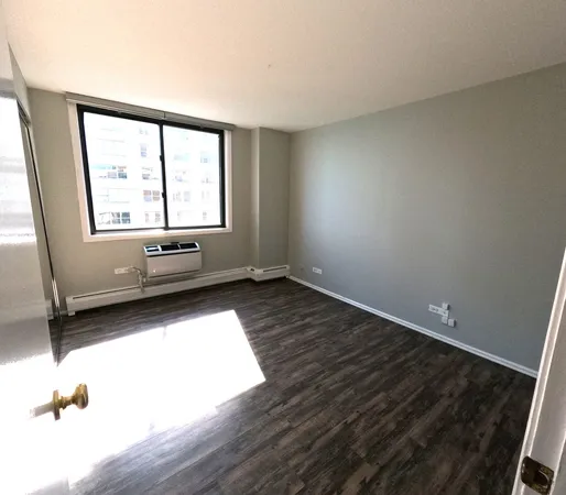 $2,695 | 6325 North Sheridan Road, Unit 2003, Chicago, IL 60660