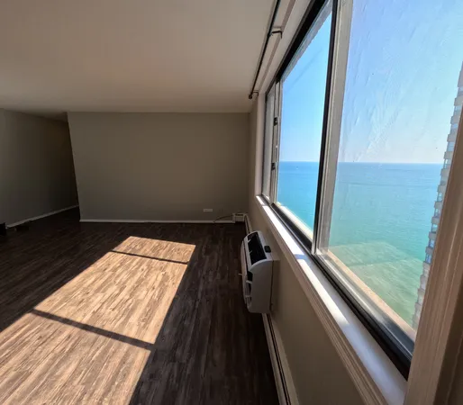 $2,695 | 6325 North Sheridan Road, Unit 2003, Chicago, IL 60660