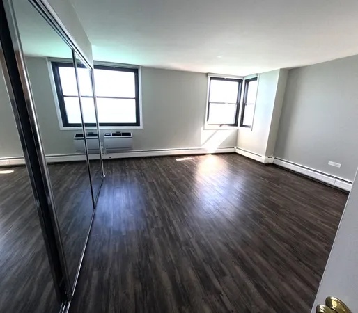 $2,695 | 6325 North Sheridan Road, Unit 2003, Chicago, IL 60660