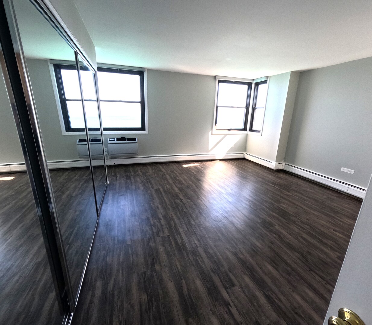 6325 North Sheridan Road, Unit 2003 Chicago, IL 60660 - Photo 8 of 17 wooden floor in an empty room with a window
