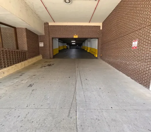 $2,695 | 6325 North Sheridan Road, Unit 2003, Chicago, IL 60660