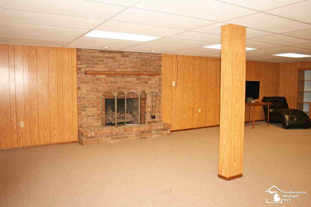1253 North Raisinville Road Monroe, MI 48162 - Photo 17 of 29 21173103-16.JPG