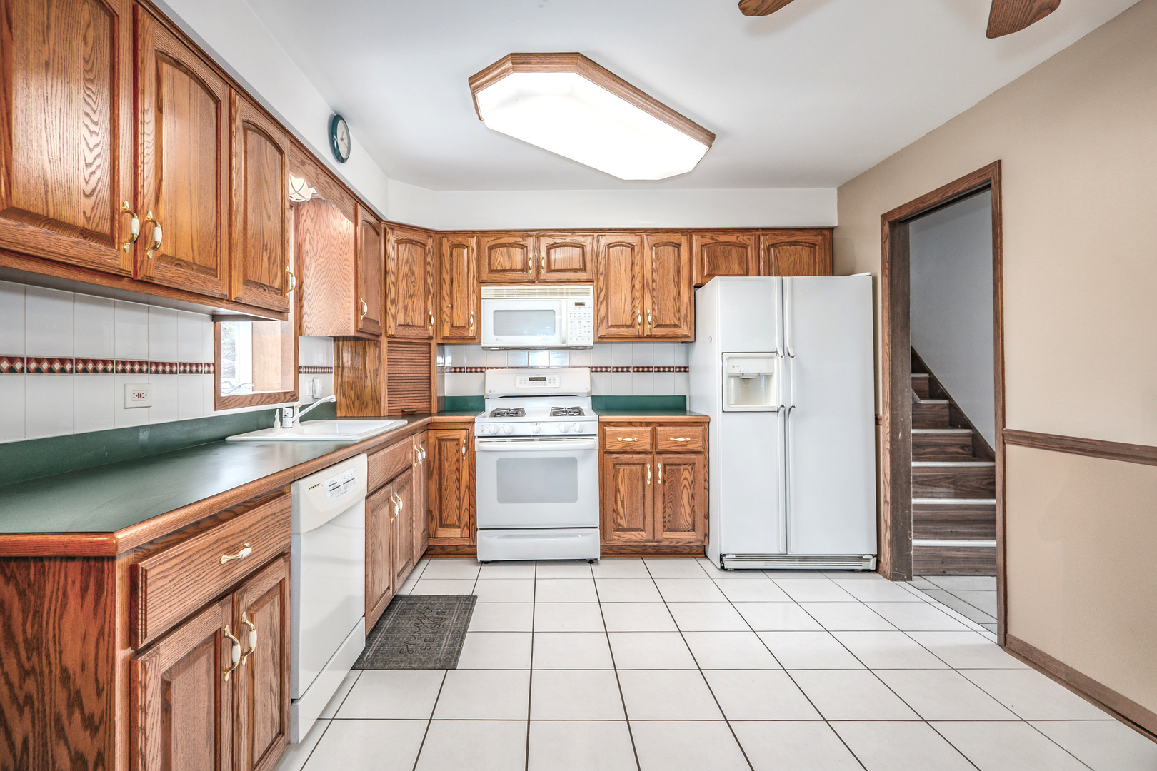 8440 Anvil Place Tinley Park, IL 60487 - Photo 5 of 18 a kitchen with a stove a refrigerator and a sink