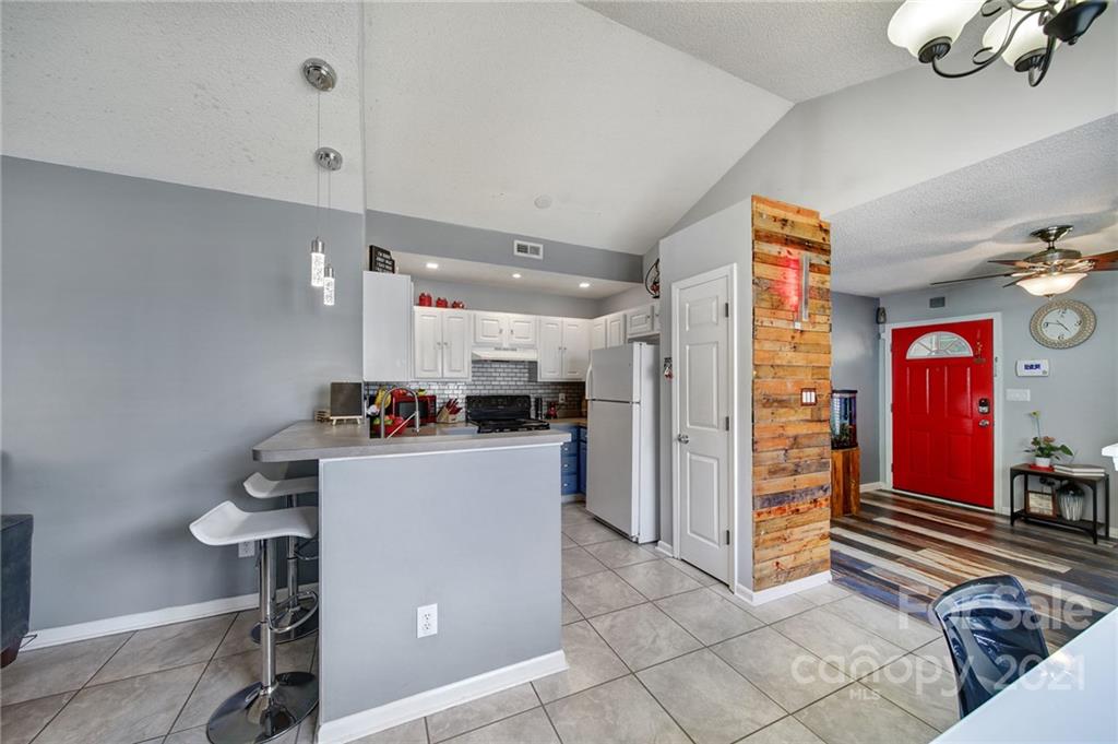 1244 Log Cabin Road Charlotte, NC 28213 - Photo 12 of 42 Gallery Image 12