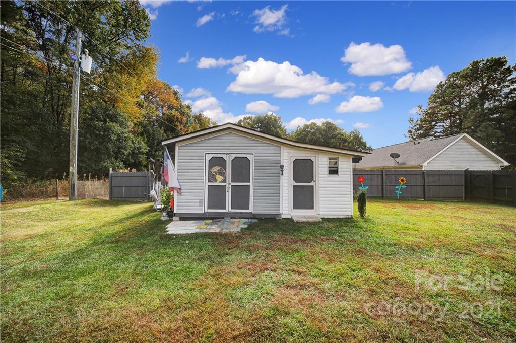 1244 Log Cabin Road Charlotte, NC 28213 - Photo 28 of 42 Gallery Image 28