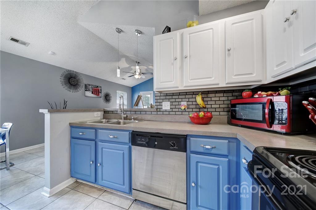 1244 Log Cabin Road Charlotte, NC 28213 - Photo 10 of 42 Gallery Image 10