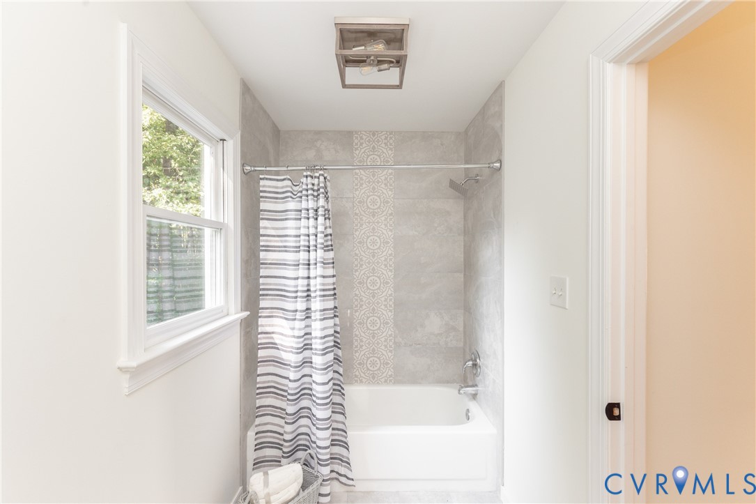 12532 Eagle Ridge Road Henrico, VA 23233 - Photo 42 of 68 White paneled bathtub with a tile surround, decora