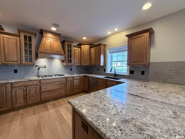 $535,000 | 6409 West Hazel Nut Drive, Edwards, IL 61528