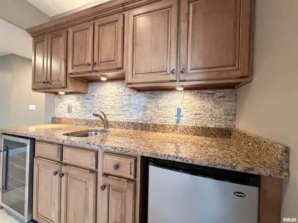 $535,000 | 6409 West Hazel Nut Drive, Edwards, IL 61528