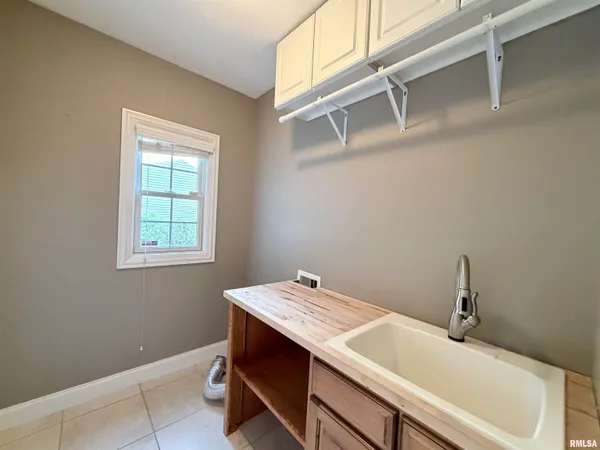 $535,000 | 6409 West Hazel Nut Drive, Edwards, IL 61528