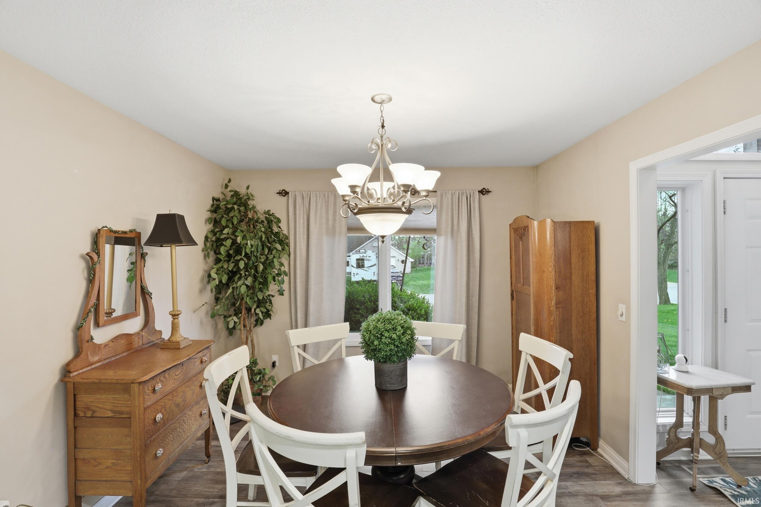 6815 Mapleton Drive Fort Wayne, IN 46845 - Photo 5 of 35