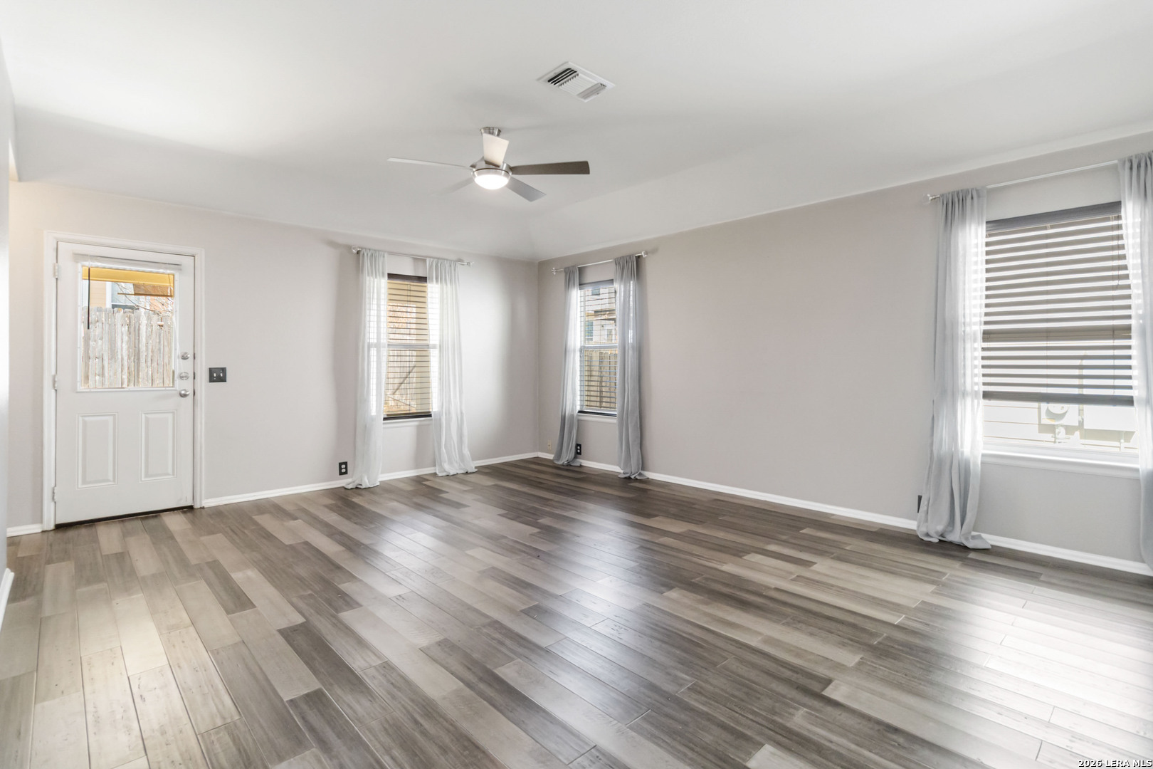 1911 Wormack Way San Antonio, TX 78251 - Photo 8 of 29