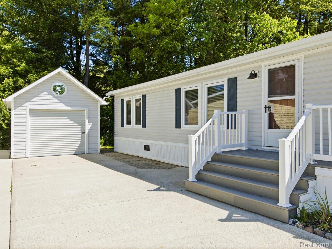 2545 Lakeshore Road Applegate, MI 48401 - Photo 12 of 41 05-2545 Lakeshore Rd Lot 71 (5).jpg