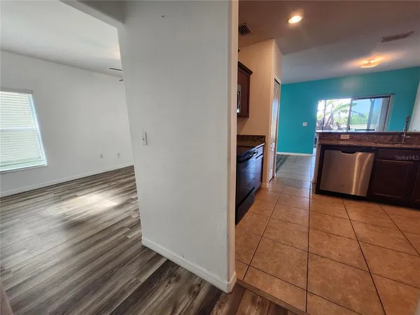 $2,000 | 949 Seminole Sky Drive, Ruskin, FL 33570