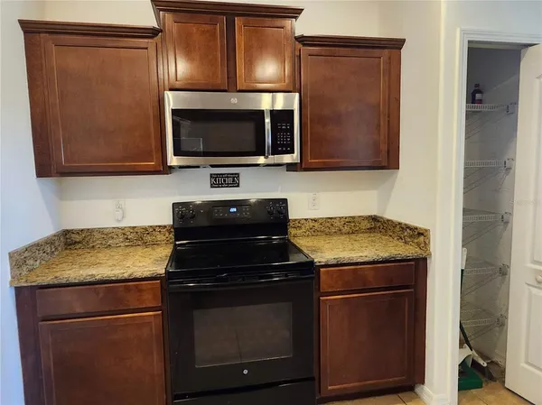 $2,000 | 949 Seminole Sky Drive, Ruskin, FL 33570