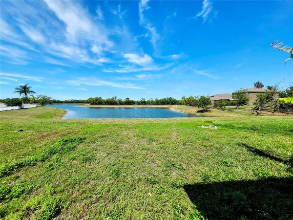 $2,000 | 949 Seminole Sky Drive, Ruskin, FL 33570