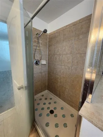 $2,000 | 949 Seminole Sky Drive, Ruskin, FL 33570