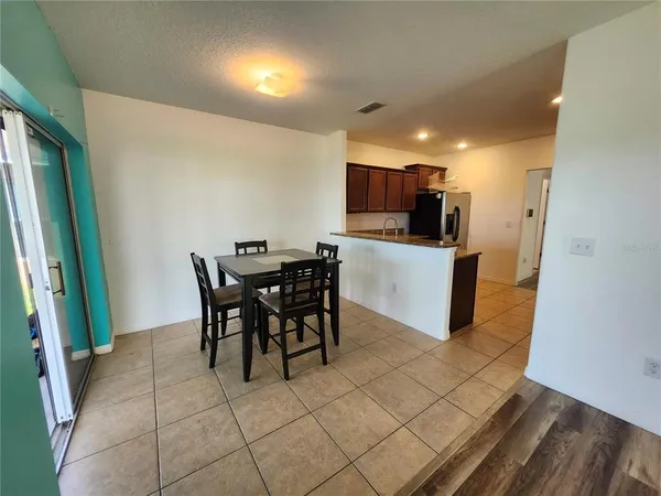 $2,000 | 949 Seminole Sky Drive, Ruskin, FL 33570