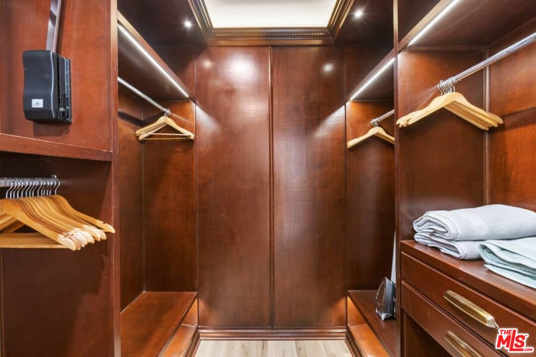 261 South Reeves Drive Beverly Hills, CA 90212 - Photo 24 of 43 a view of walk in closet