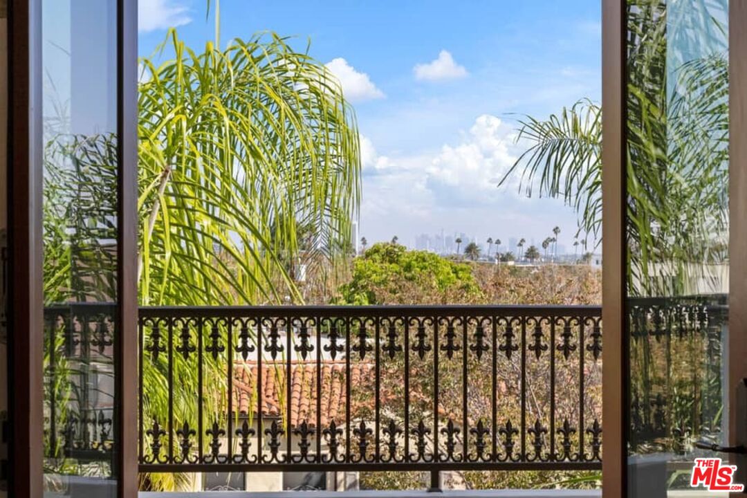 261 South Reeves Drive Beverly Hills, CA 90212 - Photo 30 of 43 a view of a garden