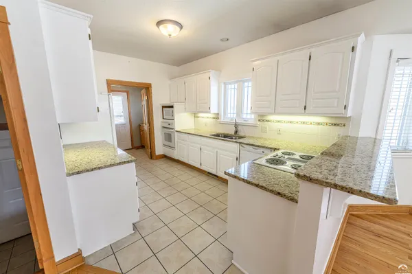 $435,000 | 401 Casa Bonita Drive, Lawrence, KS 66049