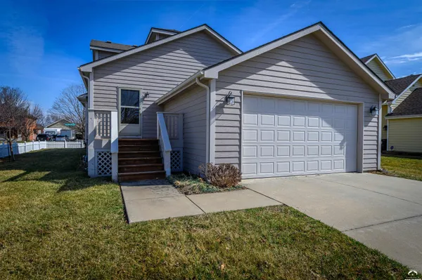 $435,000 | 401 Casa Bonita Drive, Lawrence, KS 66049