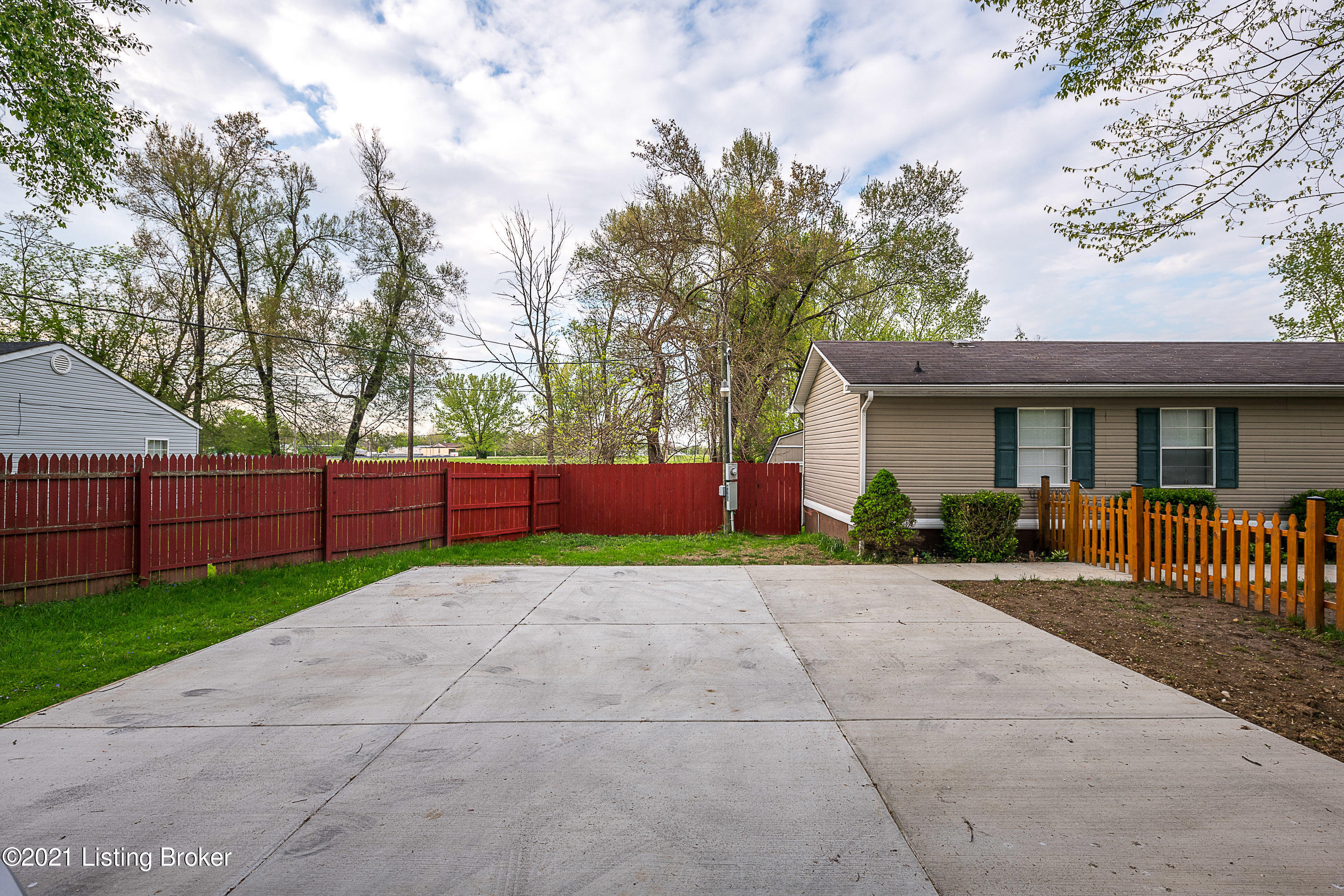 4903 Kendall Road Louisville, KY 40272 - Photo 5 of 35 DHI-104