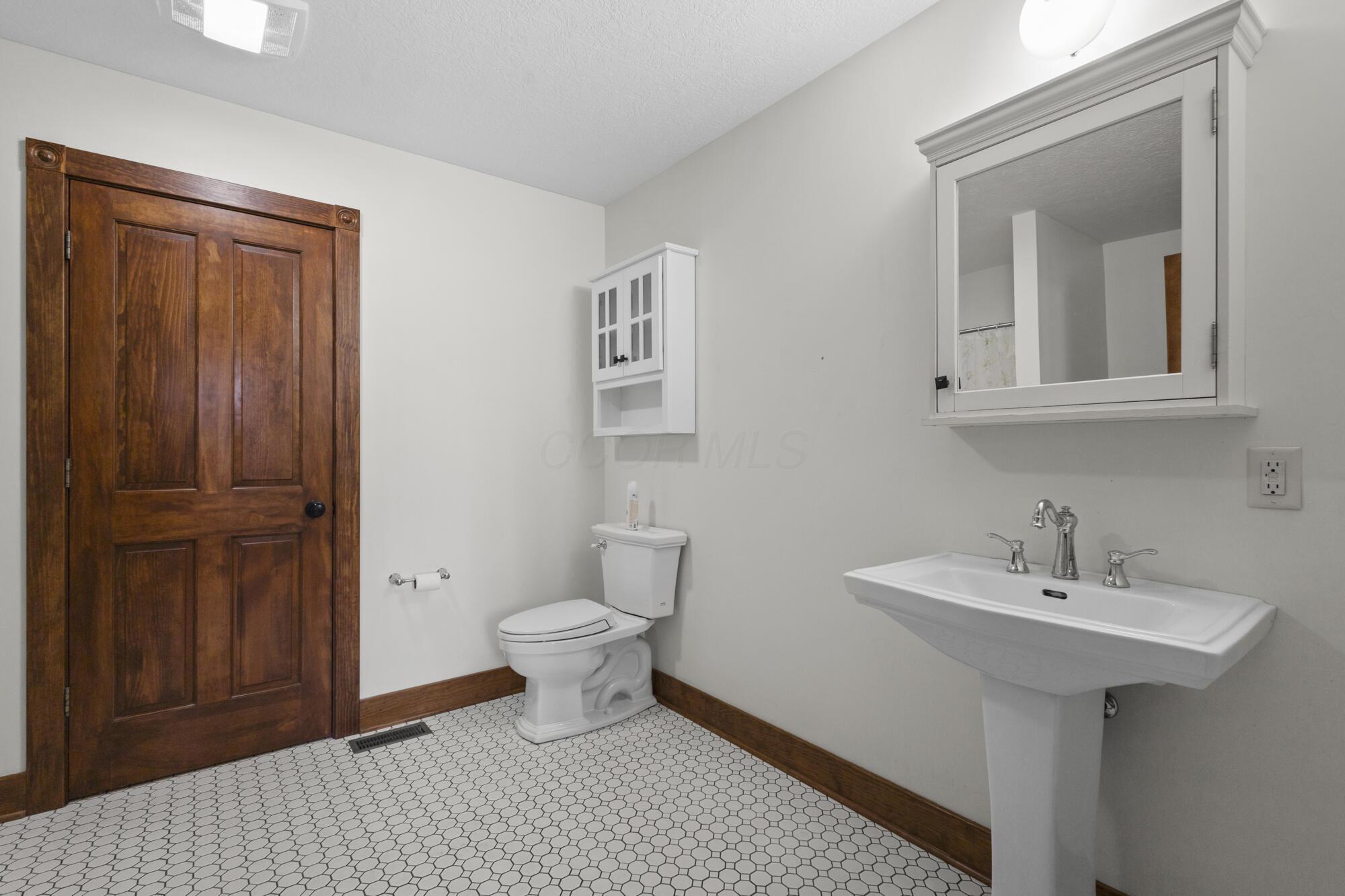 6560 Kilbourne Road Sunbury, OH 43074 - Photo 28 of 64 In-law suite bath