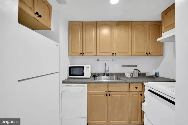 $2,195 | 1133 13th Street Northwest, Unit 704, Washington, DC 20005