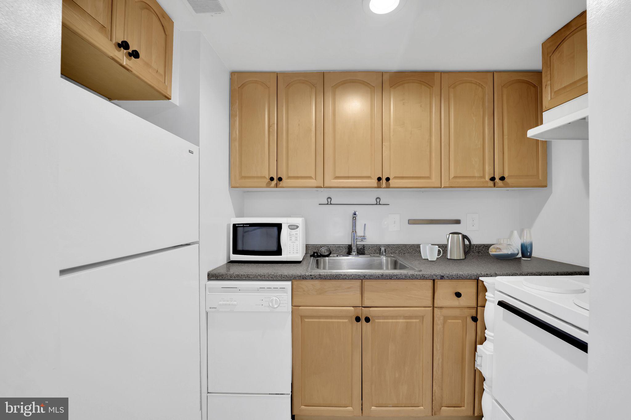 1133 13th Street Northwest, Unit 704 Washington, DC 20005 - Photo 4 of 8